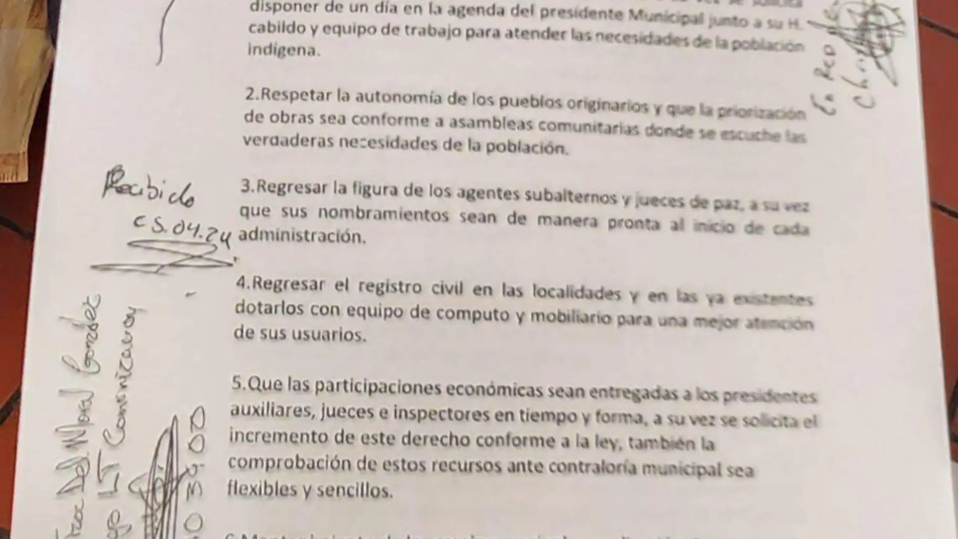 Firma del pliego petitorio de un colectivo de pueblos originarios